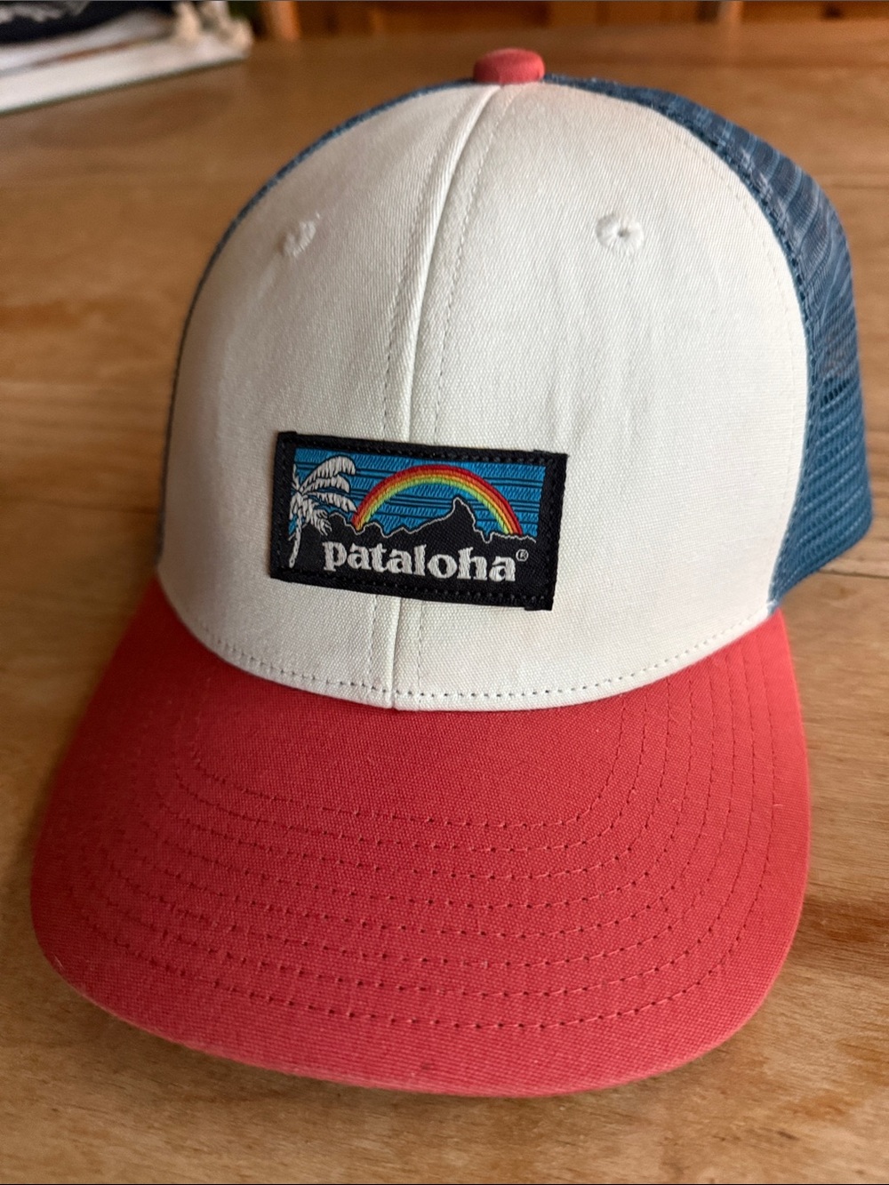 Kids “Patahola” Patagonia Fitz Roy Coral, Cream & Blue Trucker Hat, like new! OS